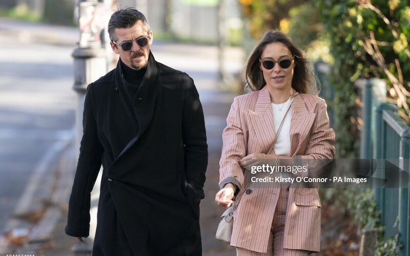 Ngay cả vợ cũng bị Barton hành hung