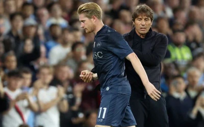 De Bruyne tỏ thái độ, Conte nắn gân thẳng thừng