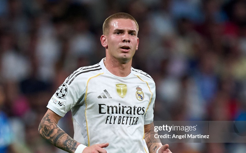 Mastantuono từng là một tay vợt tennis ở Argentina.