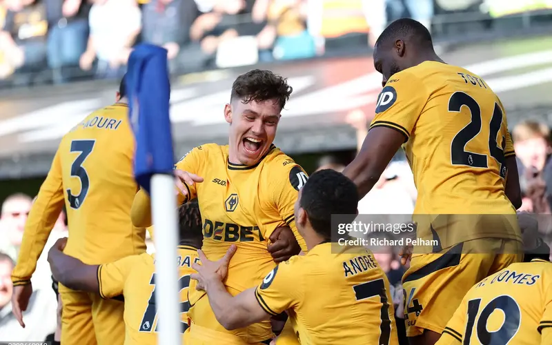 Niềm vui của các cầu thủ Wolves khi thắng Ipswich