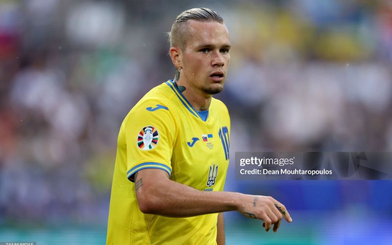 Mudryk trong màu áo tuyển Ukraine.